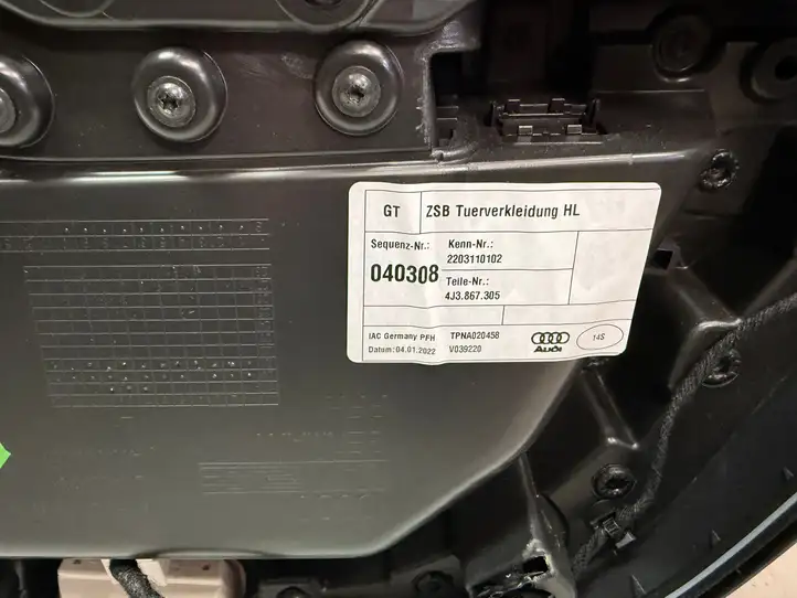 Audi E-tron GT (2020 - ) 4J3868067 Обшивка задней двери — фото 8