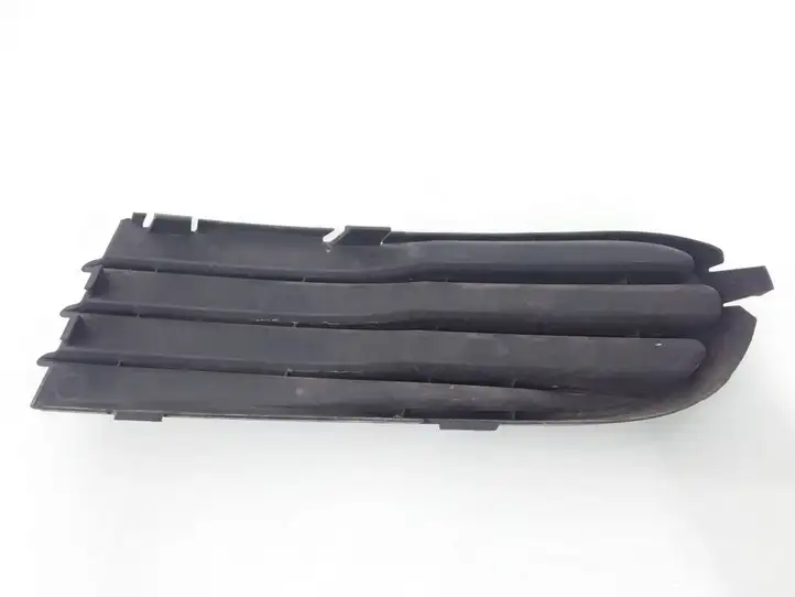 Volvo V50 (2004 - 2008) 30657010 Нижняя решетка переднего бампера — фото 2