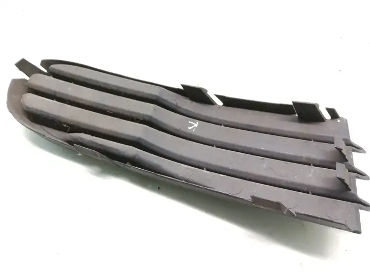 Volvo V50 (2004 - 2008)  30657009 Нижняя решётка (из трех частей)