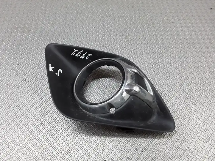 Mitsubishi ASX (2010 - 2016)  8321A385L Декоративная решётка противотуманной фары