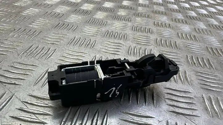 Land Rover Range Rover L405 (2012 - 2017) 8X2306002AD Замок бардачка — фото 4