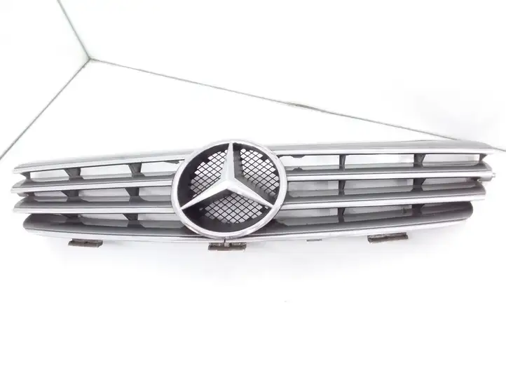 Mercedes-Benz CLK A209,C209 (2002 - 2009) A2098800383 Верхняя решетка радиатора — фото 1