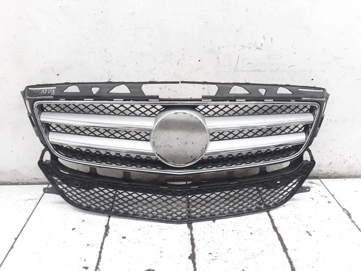 Mercedes-Benz CLS C218,X218 (2011 - 2017) A2188850023 Верхняя решетка радиатора — фото 1