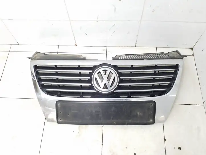Volkswagen PASSAT B6 (2005 - 2010) 3c0853651d Верхняя решетка радиатора — фото 1
