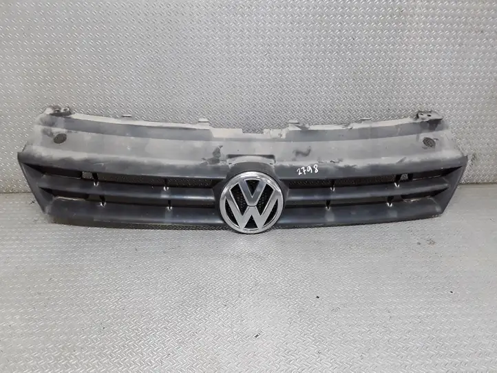 Volkswagen Polo V 6R (2009 - 2015) 6R0853653B Верхняя решетка радиатора — фото 1