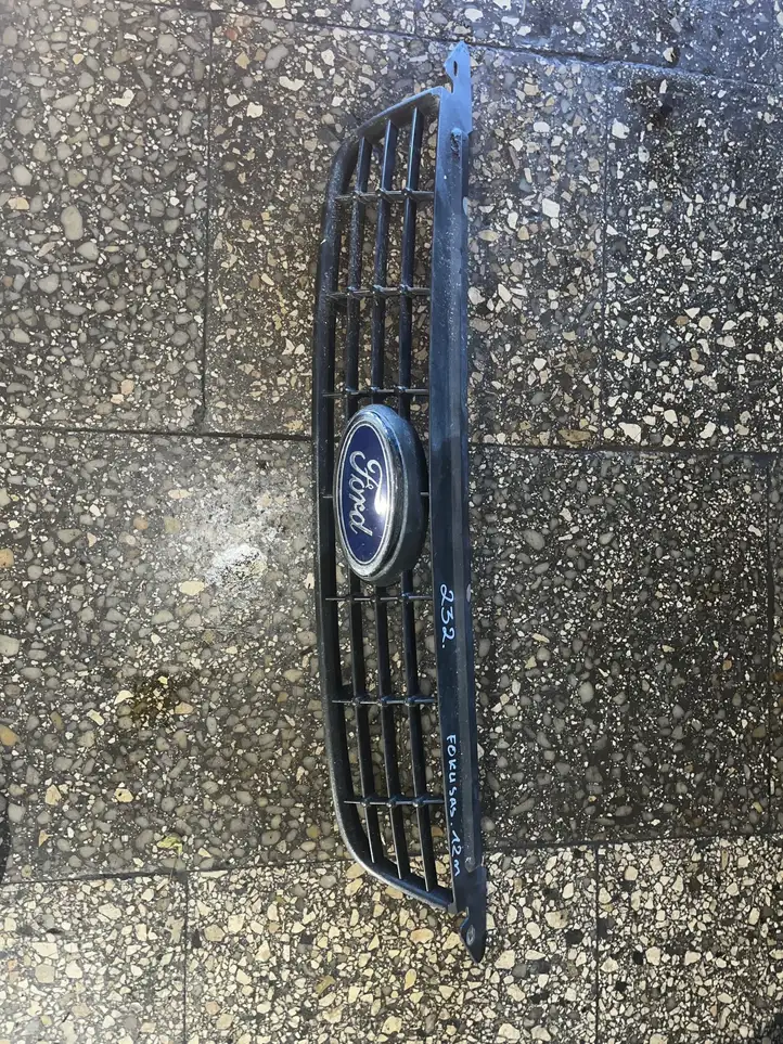 Ford Focus (2011 - 2015) Верхняя решетка радиатора — фото 1