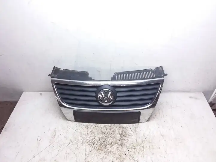 Volkswagen PASSAT B6 (2005 - 2010) 3C0853651 Верхняя решетка радиатора — фото 1