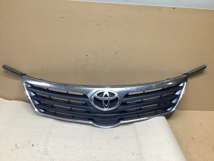 Toyota Avensis T270 (2009 - 2012) 5310005110 Верхняя решетка радиатора — фото 1