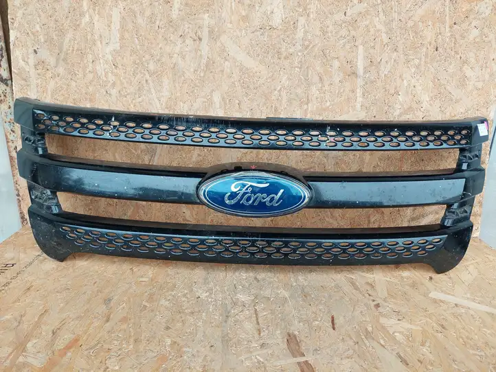 Ford Explorer (2010 - 2015) BB5Z8200CA Верхняя решетка радиатора — фото 1