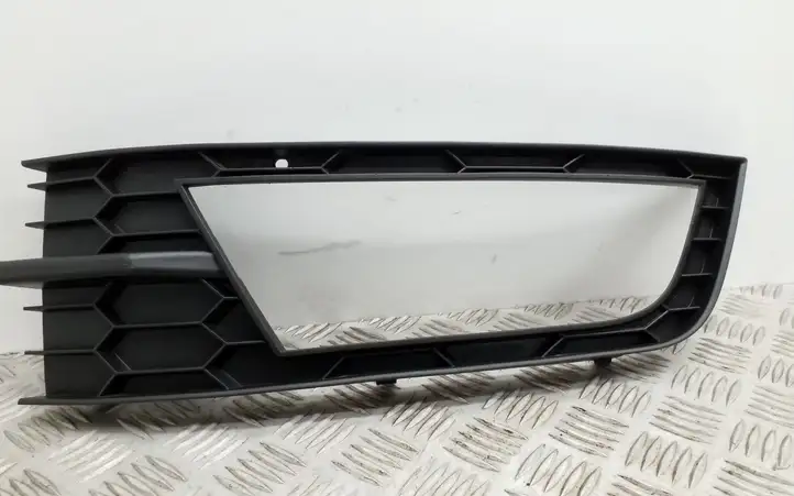 Skoda Octavia Mk3 (5E) (2013 - 2019) 5E0807681 Решетка противотуманной фары — фото 1