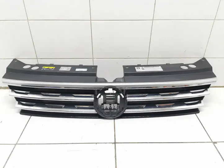 Volkswagen Tiguan (2016 - 2020) 5NA853653B Верхняя решетка радиатора — фото 1