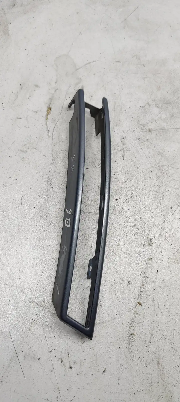 Volkswagen PASSAT B6 (2005 - 2010) 3C0807717C Молдинг переднего бампера — фото 1