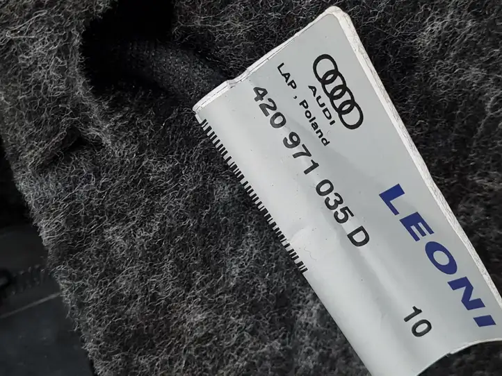 Audi R8 42   420867899 Комплект отделки дверей