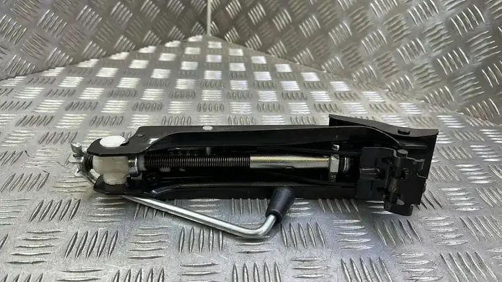 BMW 2 F45   6866211 Домкрат (данкрат)