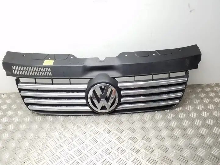 Volkswagen Transporter - Caravelle T5 (2003 - 2009) Верхняя решетка радиатора — фото 1