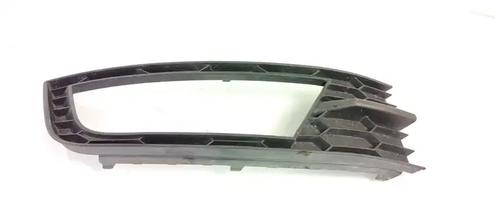 Skoda Octavia Mk3 (5E) (2013 - 2019) 5E0807682 Решетка противотуманной фары — фото 1