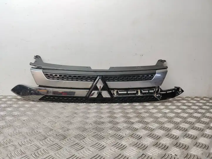 Mitsubishi Outlander (2018 - 2021)  7450B298 Верхняя решётка