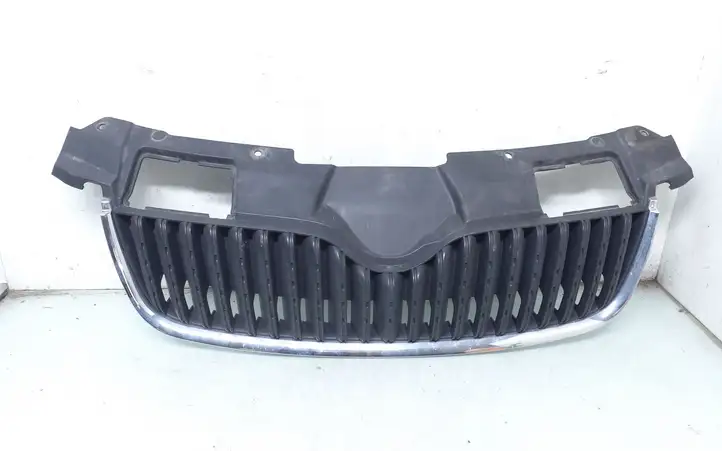 Skoda Roomster (5J) (2006 - 2010) 5J0853668A Верхняя решетка радиатора — фото 1