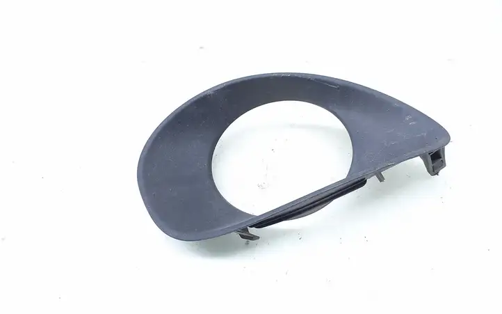 Toyota Yaris (2005 - 2009)  814810D020 Декоративная решётка противотуманной фары