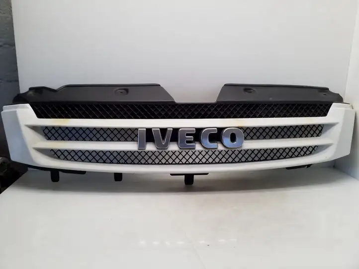 Iveco Daily Daily 35.8 - 9 (1998 - 2014) 3802801 Верхняя решетка радиатора — фото 1