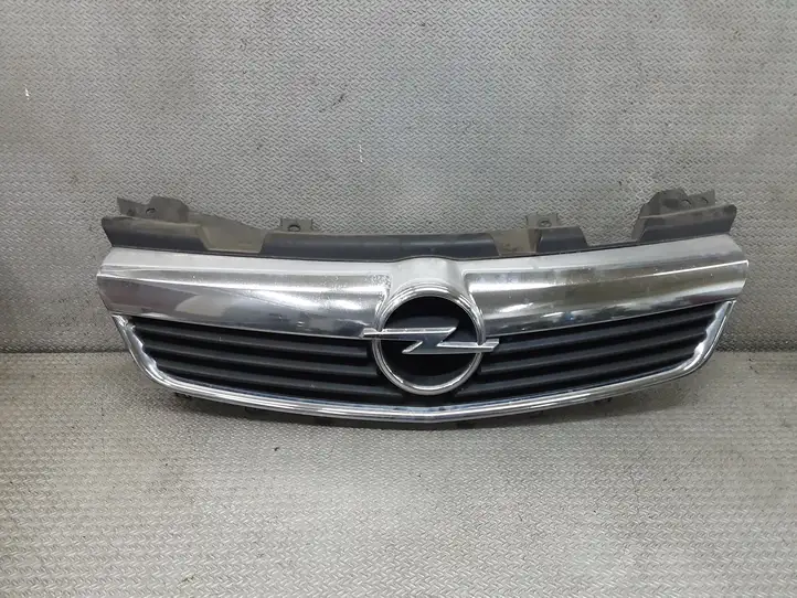 Opel Zafira B (2003 - 2006) 13136136 Верхняя решетка радиатора — фото 1