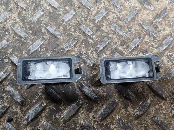 Jeep Grand Cherokee (2010 - 2021) 68228927AA Подсветка номера — фото 1
