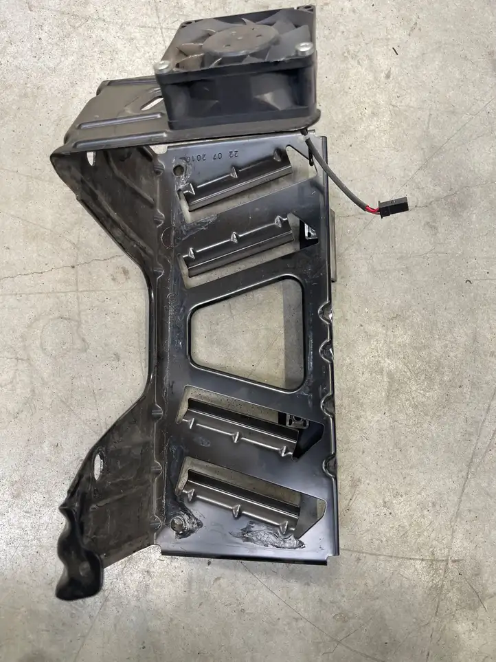 BMW 5 F10 F11 (2009 - 2016) 9174269 Кронштейн усилителя звука — фото 1