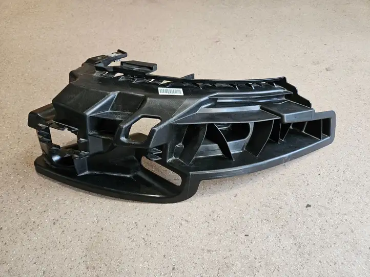 Porsche Taycan 9J1 (2019 - ) 9J1807018 Кронштейн заднего бампера — фото 1