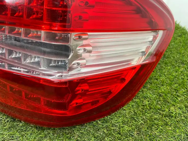 Mercedes-Benz ML W164 (2005 - 2011) A1649064300 Задний фонарь в кузове — фото 4