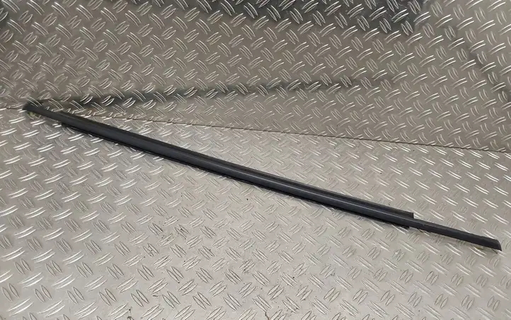 Toyota Prius (NHW20) (2003 - 2009) Накладка стекла задней двери — фото 1