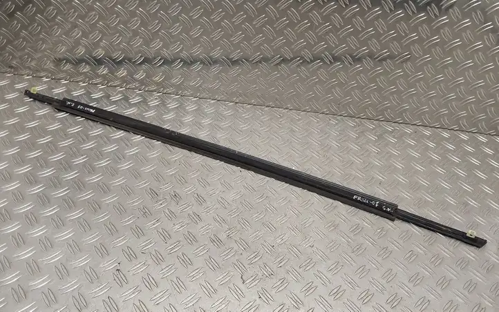 Toyota Prius (NHW20) (2003 - 2009) Накладка стекла задней двери — фото 2