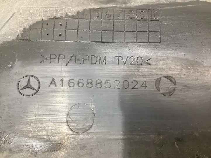 Mercedes-Benz GL X166 (2013 - 2019) A1668852024 Заглушка буксировочной петли бампера — фото 4