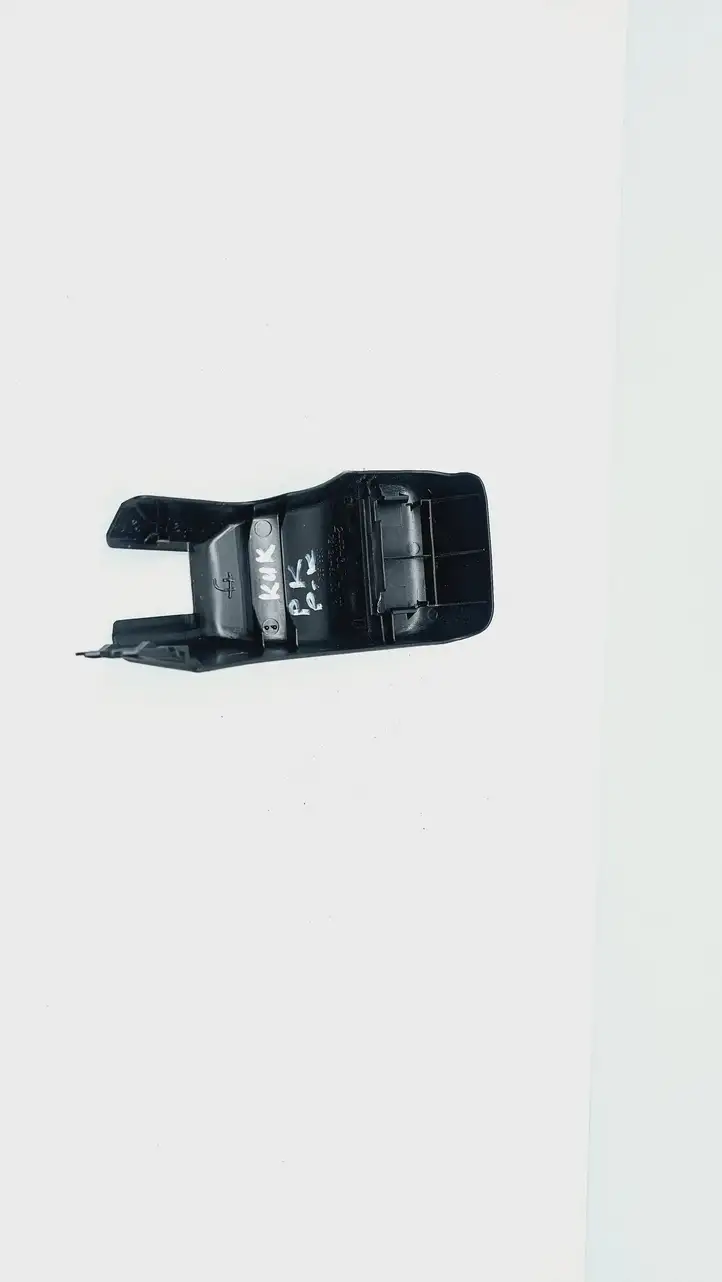 Toyota Land Cruiser (J150) (2009 - ) 7212460100 Отделка нижней направляющей раздвижной двери — фото 2
