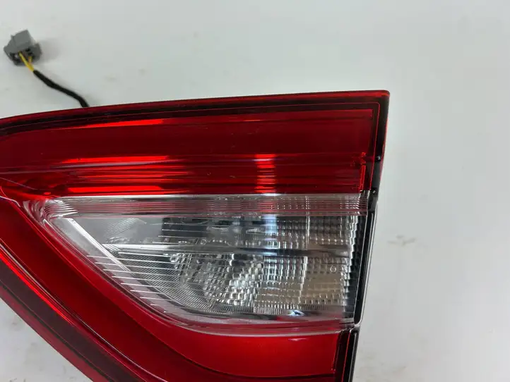 Maserati Levante (2017 - ) 670100869 Задний фонарь в крышке багажника — фото 5
