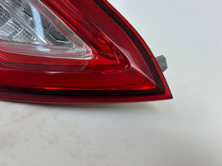 Maserati Levante (2017 - ) 670106835 Задний фонарь в крышке багажника — фото 4