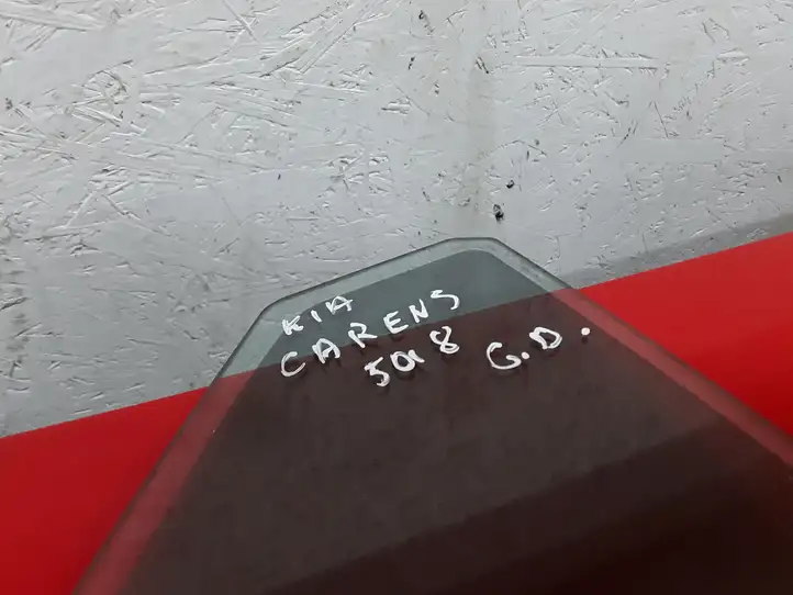 Kia Carens II (2006 - 2012) 43R000070 Форточка двери — фото 3