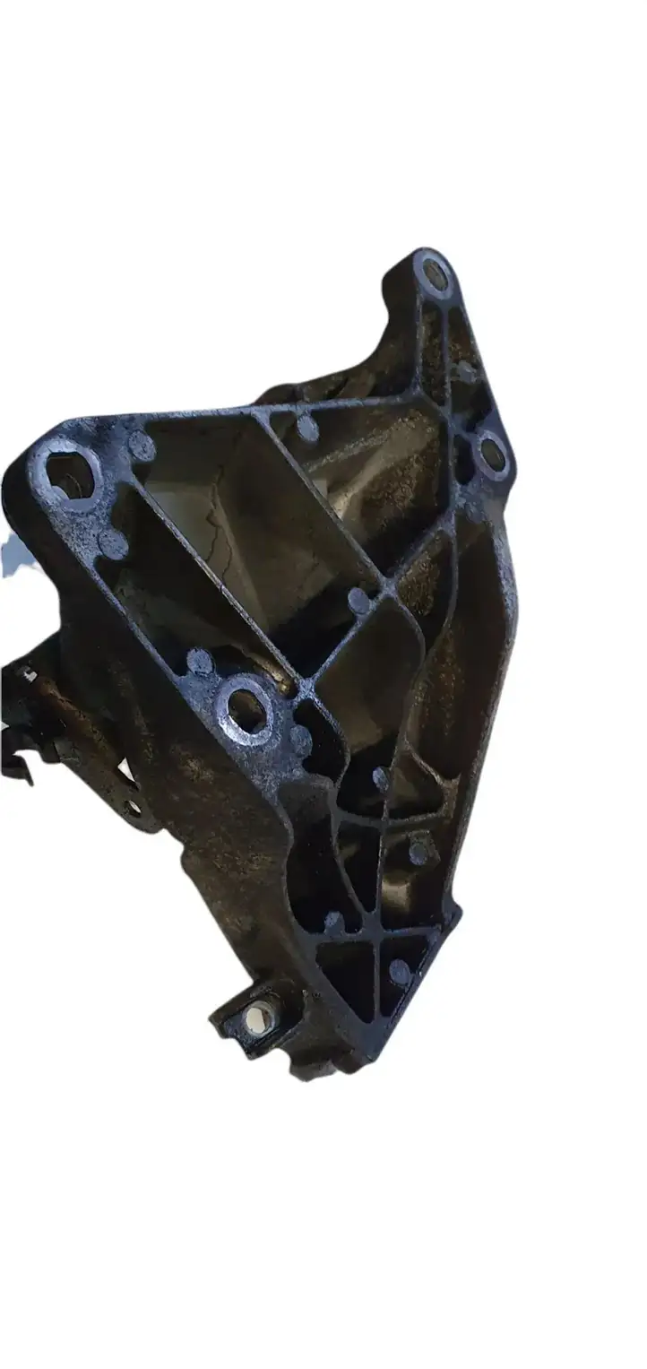BMW 3 E90 E91 (2005 - 2012) 22116760309 Кронштейн двигателя — фото 2