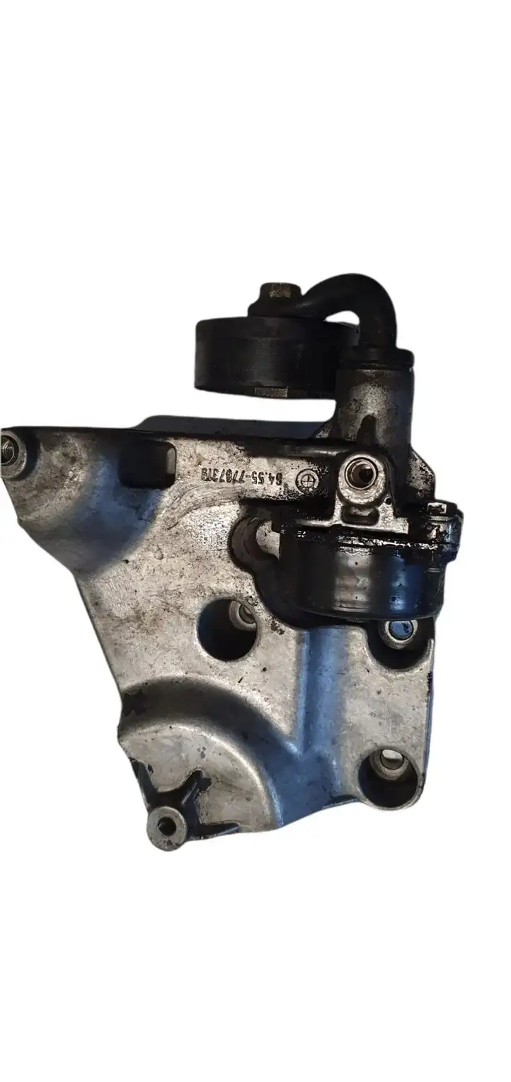 BMW 3 E46 (1998 - 2005) 64557787319 Кронштейн двигателя — фото 2