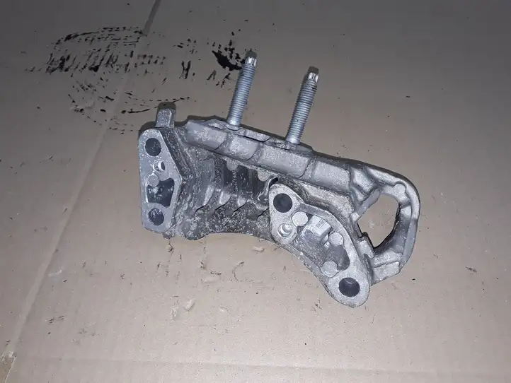 Ford Focus (2015 - 2019) 3M516030A Кронштейн двигателя — фото 1