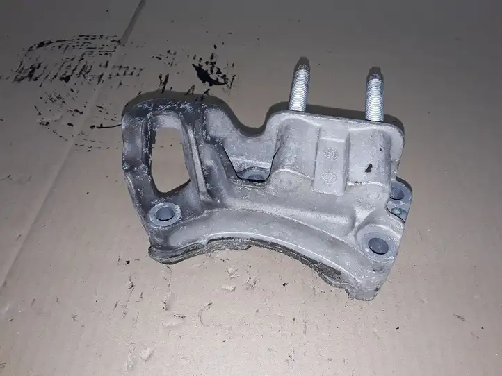Ford Focus (2015 - 2019) 3M516030A Кронштейн двигателя — фото 3
