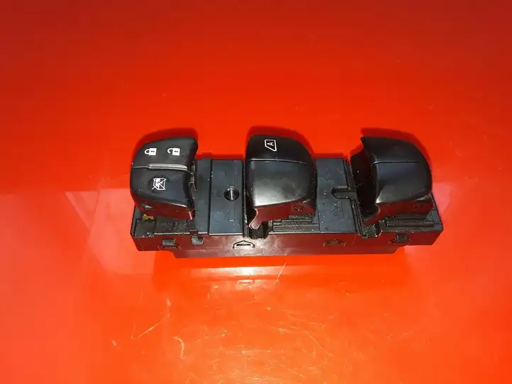 Nissan Qashqai (2013 - 2017) 155223D Кнопка стеклоподъемников — фото 1