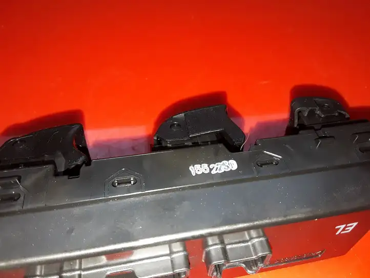 Nissan Qashqai (2013 - 2017) 155223D Кнопка стеклоподъемников — фото 3