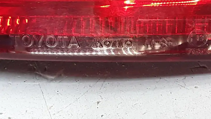 Toyota Avensis Verso (2001 - 2004) KOITO4435 Задний фонарь в кузове — фото 3