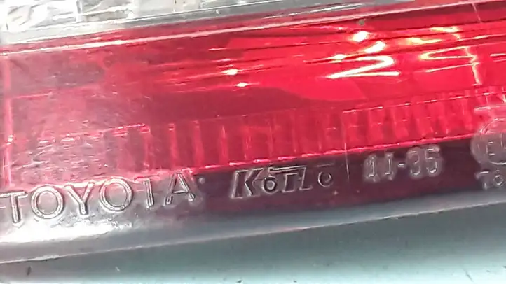 Toyota Avensis Verso (2001 - 2004) KOITO4435 Задний фонарь в кузове — фото 3