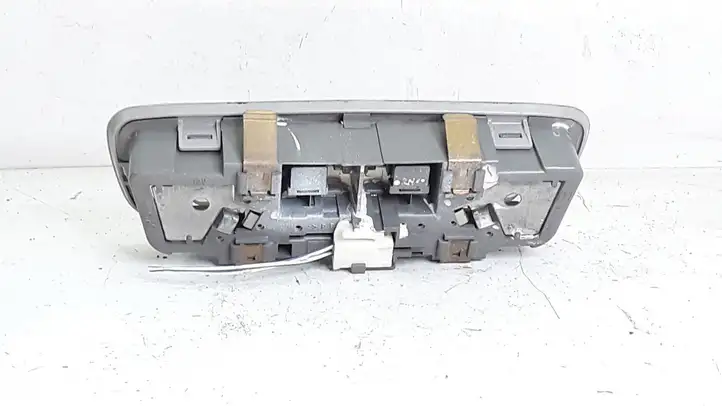 Toyota Avensis Verso (2001 - 2004) Передняя подсветка — фото 2