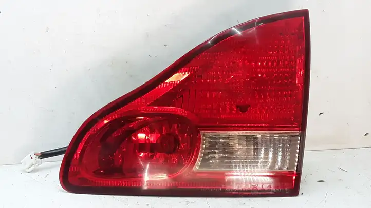 Toyota Avensis Verso (2001 - 2004) KOITO4441 Задний фонарь в крышке багажника — фото 1