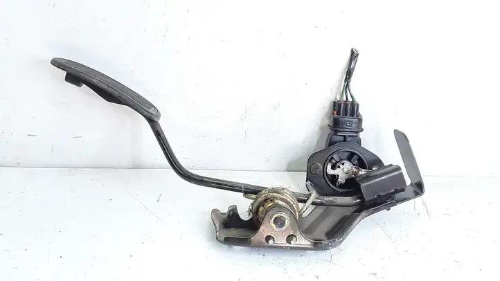 Toyota Avensis Verso (2001 - 2004) 8928147010 Педаль акселератора — фото 2
