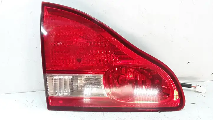 Toyota Avensis Verso (2001 - 2004) KOITO4441 Задний фонарь в крышке багажника — фото 1