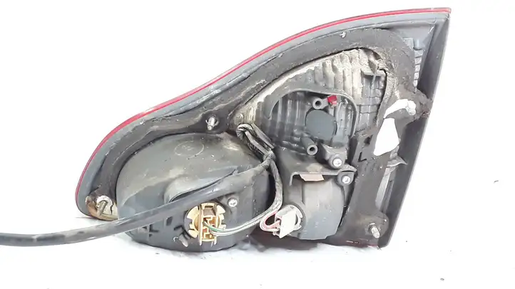 Toyota Avensis Verso (2001 - 2004) KOITO4441 Задний фонарь в крышке багажника — фото 2