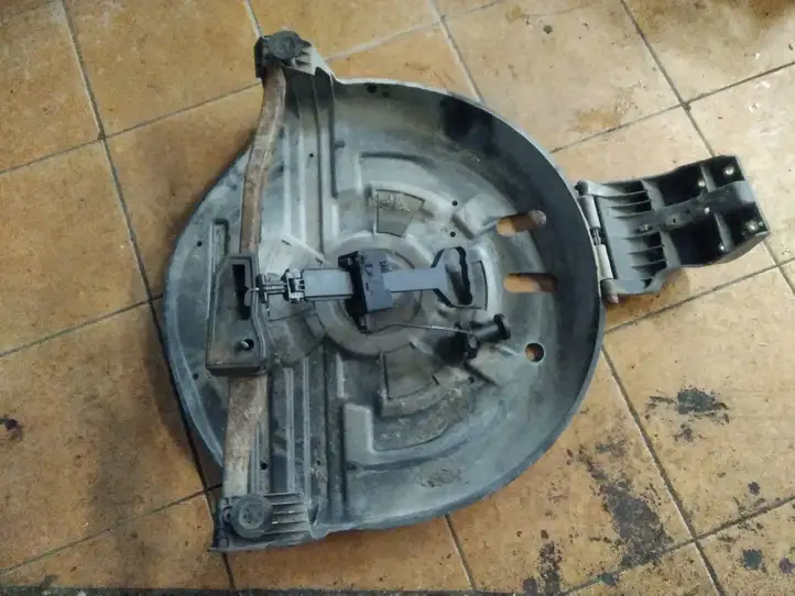 BMW 3 E46 (1998 - 2005) 51718253590 Кронштейн запасного колеса — фото 3